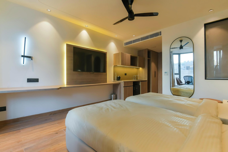 Room 5, Melange Hotel - Golf course road, Gurgaon