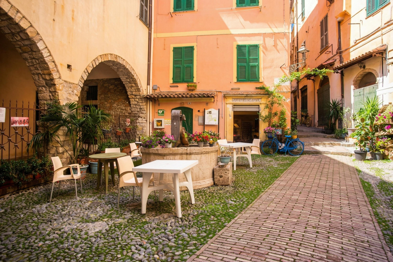 Outdoor dining, La Casa Nel Cuore di Sanremo, Historic Center, Imperia