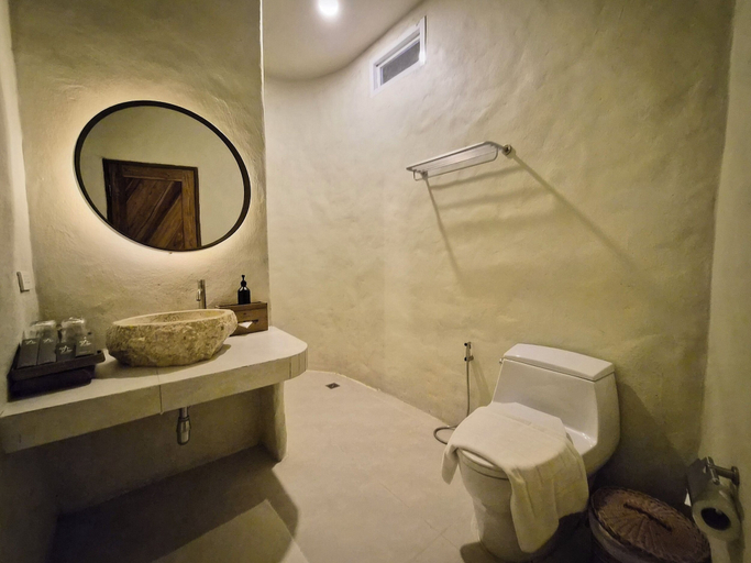 Bathroom 5, La Lanna, K. Mae On