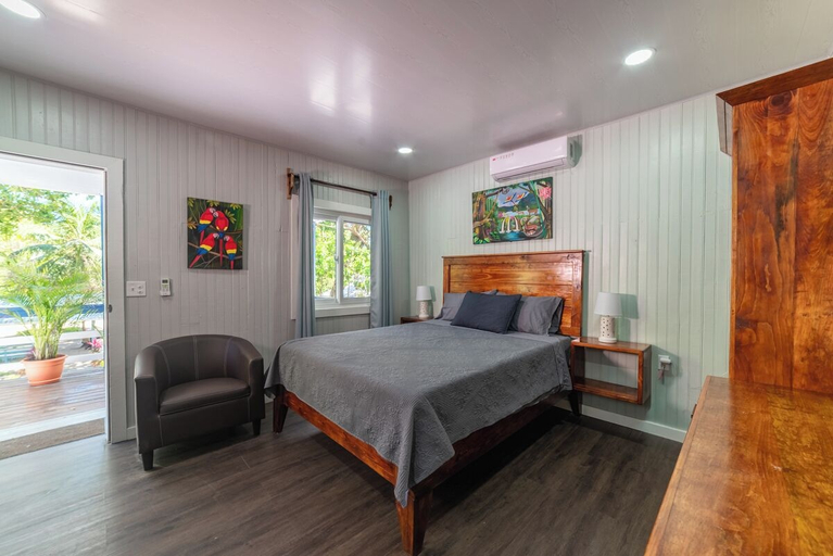 Room 5, Blue Horizon Studios, Roatán