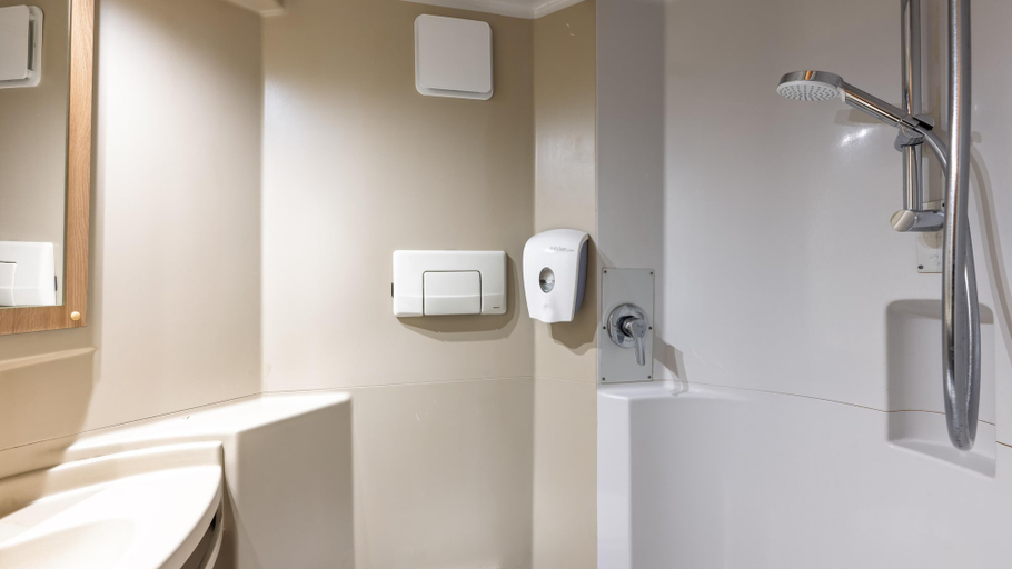 Bathroom 5, Premiere Classe Lyon Sud - Chasse sur Rhône Vienne, Isère