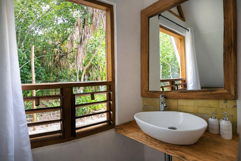 Bathroom 5, Kin Resort Lodge