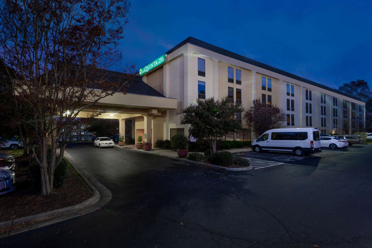 Exterior & Views 2, Spark by Hilton Charlotte Airport North, Mecklenburg