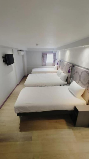 Room 4, London Croydon Hotel, London