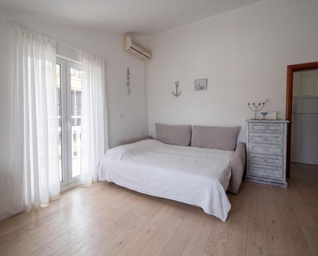 2, PRZNO Studio Apartment