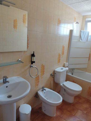Bathroom 3, Nou Rocamar, Tarragona