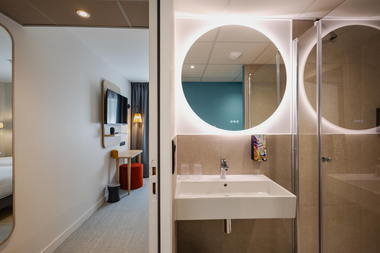 Bathroom 4, Sure Hotel by Best Western Nantes Saint-Herblain, Loire-Atlantique