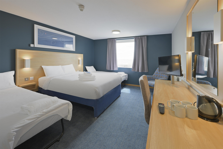 Bedroom 3, Travelodge London Ilford, London