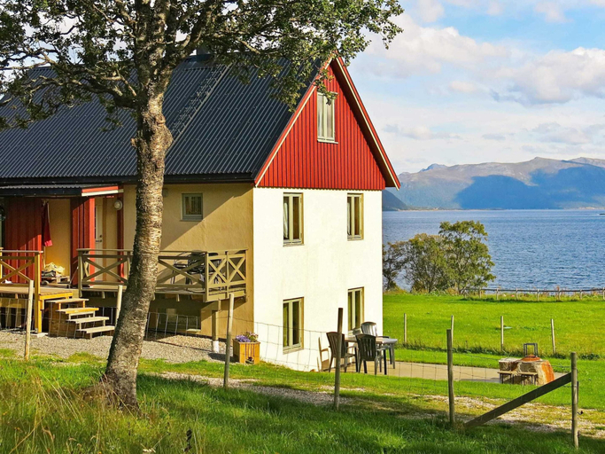 Exterior & Views 1, 6 Person Holiday Home in Alsvag, Øksnes