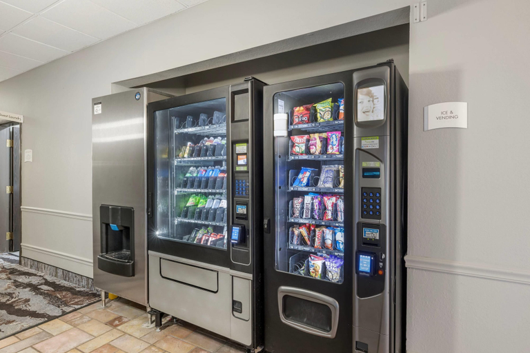 Food & Drinks 5, Quality Inn & Suites Lincoln North, Lancaster