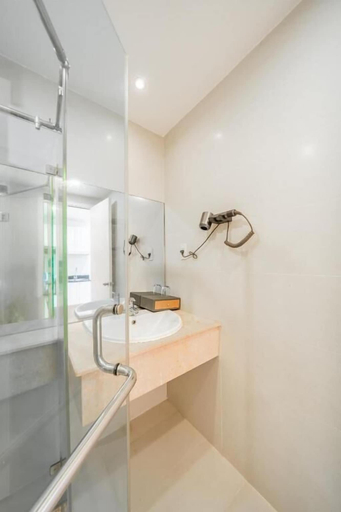 Bathroom 2, Royal Crown Hotel, District 7
