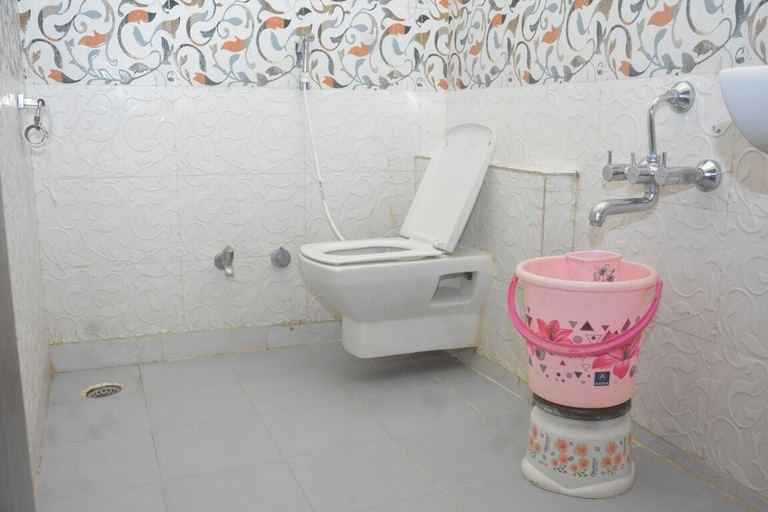 Bathroom 4, Hotel Fun N Food, Dhar