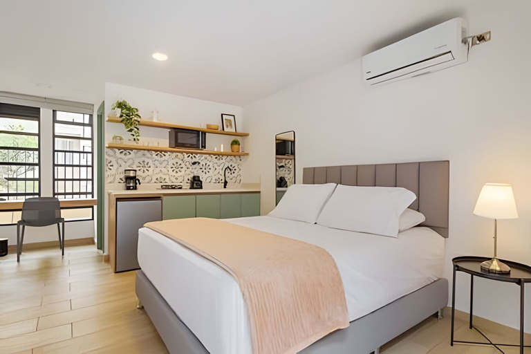 Room 5, Casa Velasquez 101, Medellín