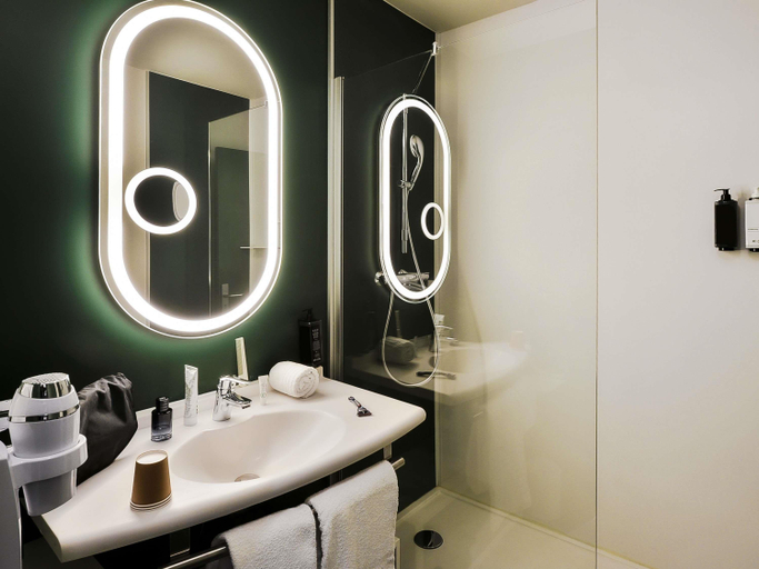 Bathroom 5, Ibis Annecy Cran Gevrier, Haute-Savoie
