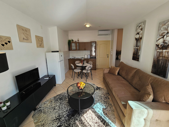 Living area 3, Luna Mare, One-Bedroom Apartment on Čiovo, Trogir