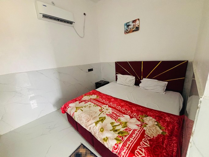 Room 3, Maa Vaishno Dham, Mathura