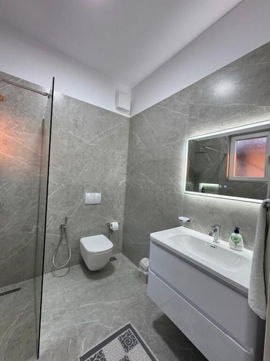 Bathroom 3, Villa Duka, Krujës