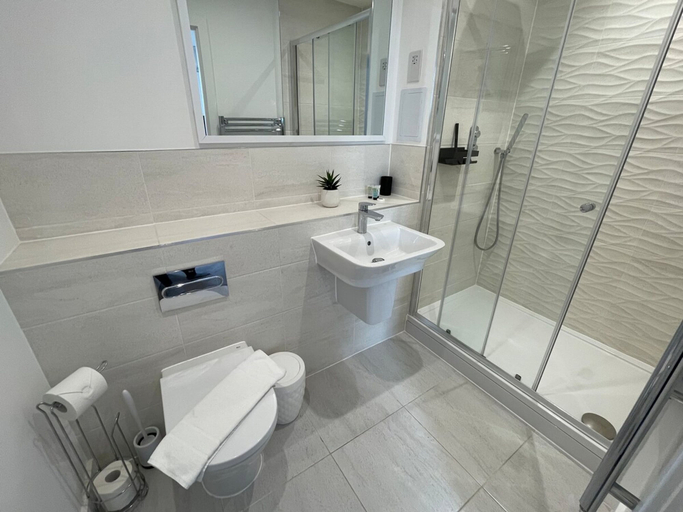Room 5, Stylish Penthouse- Guests Favourite Just Amazing, London