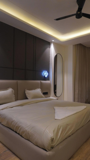 Room 2, Melange Hotel - Golf course road, Gurgaon