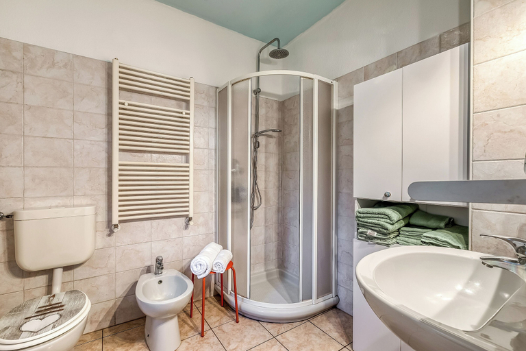 Bathroom 5, Butterfly Apartment: Lake Maggiore Luino Apartment With Balcony, Varese