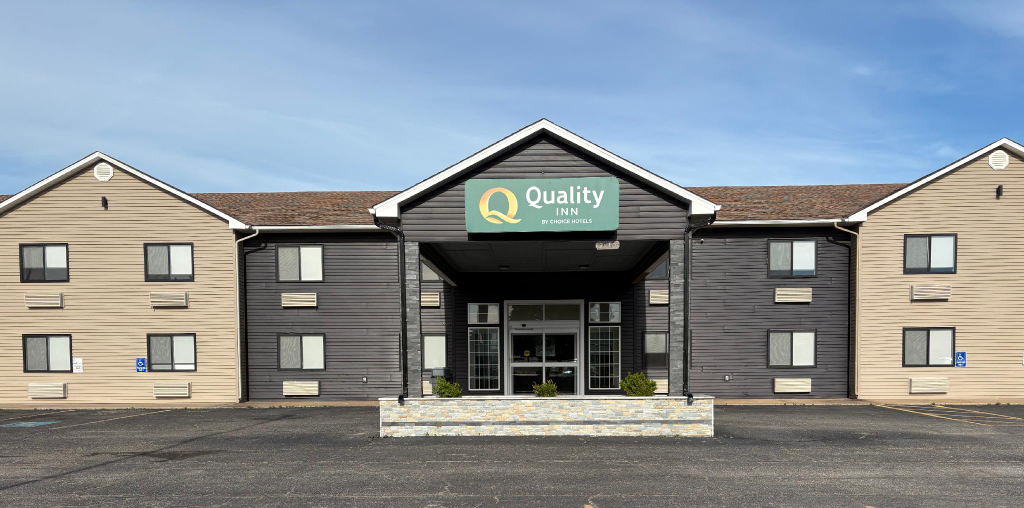 Entrance 5, Quality Inn Neosho, Newton