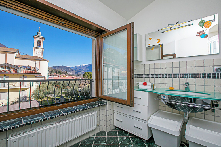 Bathroom 3, Paulie Apartment, Trento