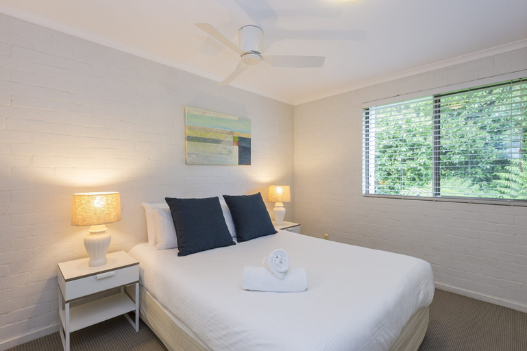 Bedroom 4, The Oasis Apartments and Treetop Houses, Byron