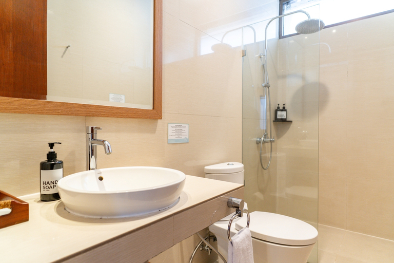 Bathroom 4, Narwastu Hill View Villa 6 bedrooms with a private swimming pool, Bandung