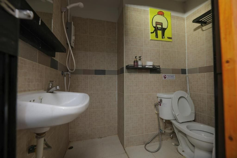 Bathroom 4, Bud Brew Beyond Dispensary and Hotel, Phra Nakhon