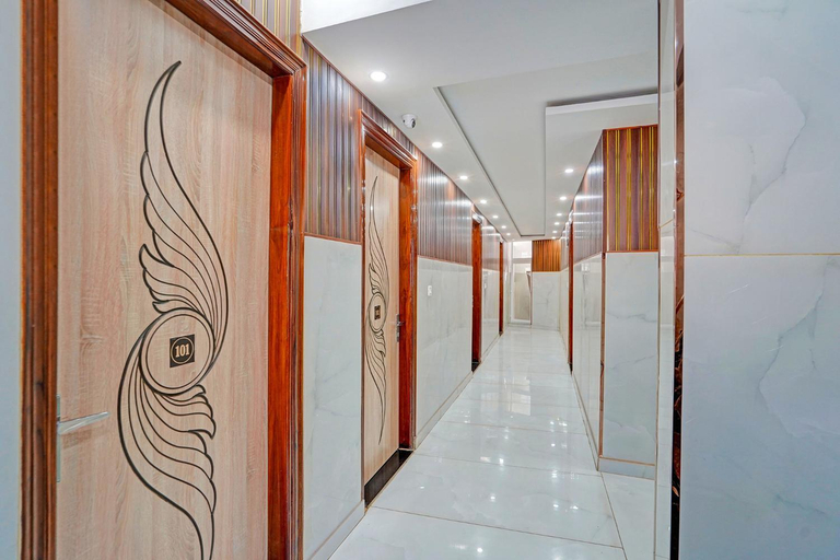 Lobby 4, FabHotel The Red Carpet, Gautam Buddha Nagar