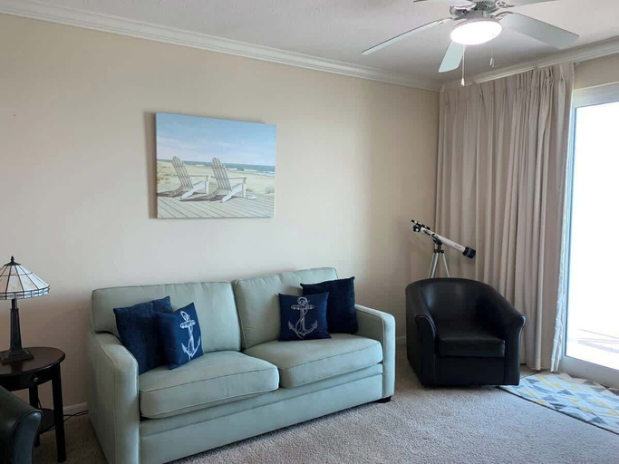 Living area 2, Lighthouse Hideaway, Harrison