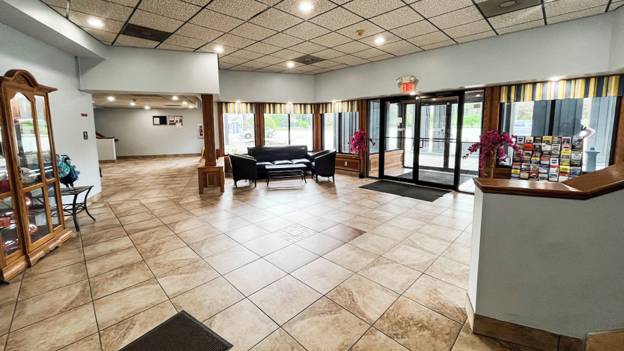 Others 5, Motel 6 – Tiffin, OH, Seneca