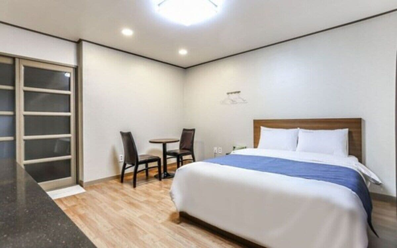 Bedroom 5, Gangneung Hyundae Motel, Gangneung