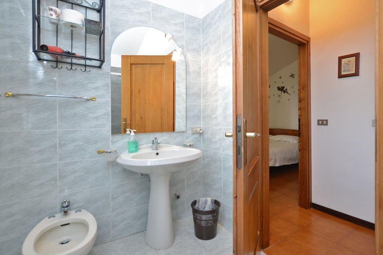 Bathroom 5, Casa Lina, Lecco