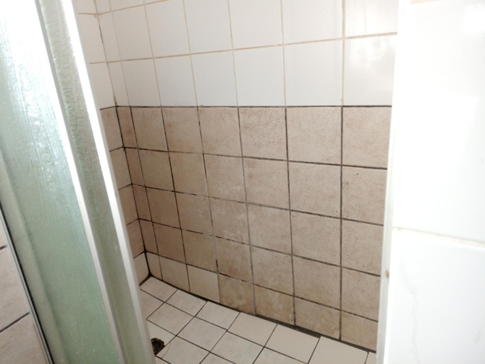 Bathroom 3, Lancaster Guest House, Ekurhuleni