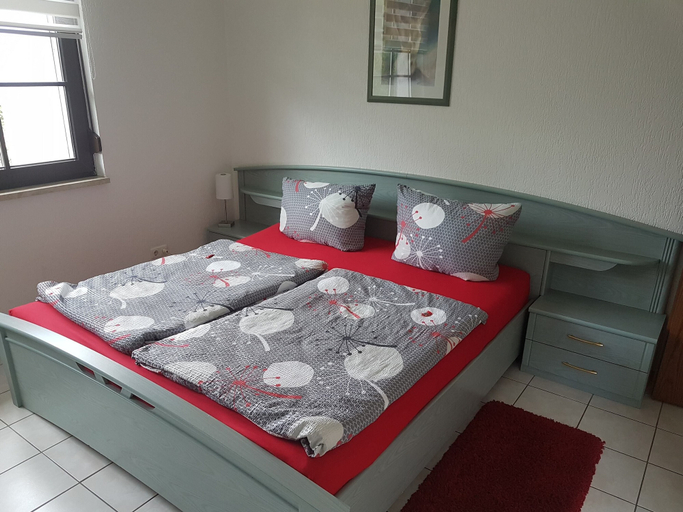 Bedroom 3, Gruppenunterkunft mit Pool in Ballenstedt, Harz