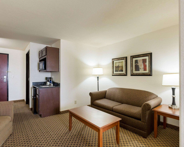 Others 3, Quality Suites Huntsville Near University, Walker