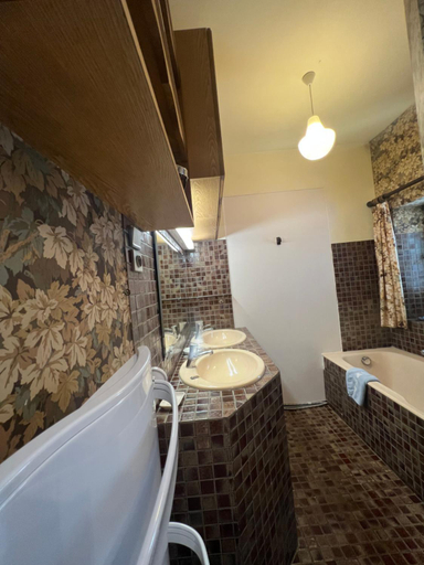 Bathroom 4, Lacoume Saint Jacques, Gers