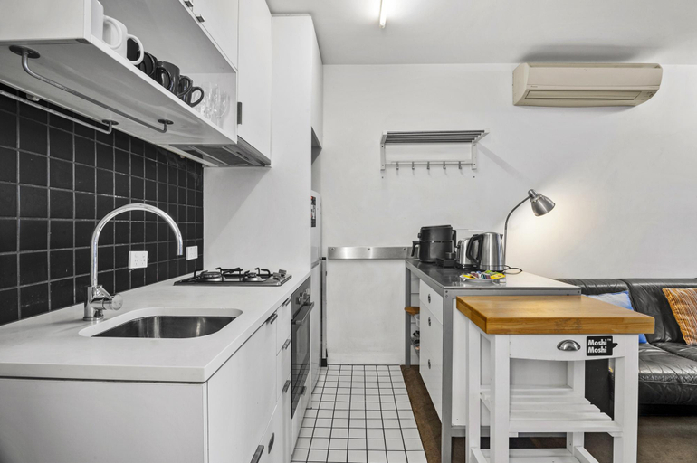 Kitchen 3, Central 2 Bed Apartment Near Melbourne CBD, Melbourne