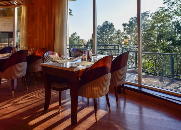 Restaurant 3, Treetop by Eight Continents Royalpine HP, Solan