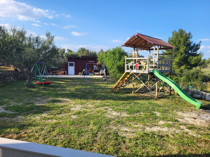 Others 4, Apartments Pitve, Jelsa