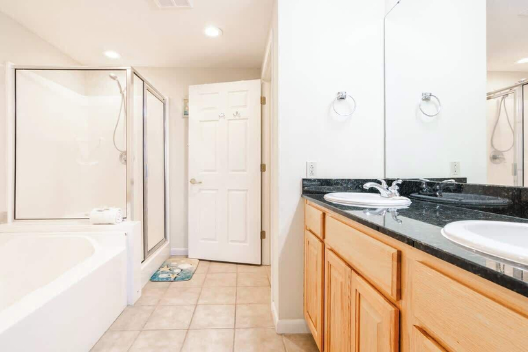 Bathroom 3, Blue Water Suite, Harrison