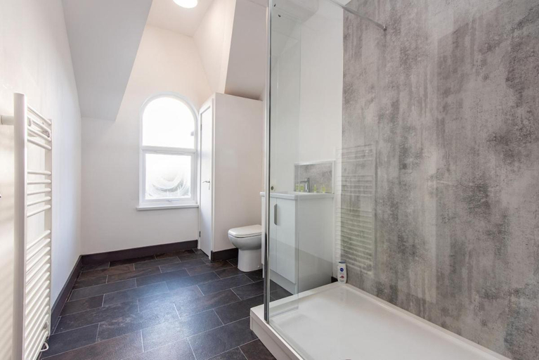 Bathroom 3, Victoria Apartments, Hartlepool
