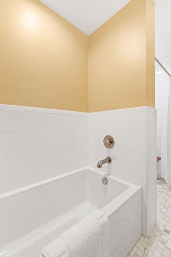 Property amenity 2, Minnehaha Grove, Hennepin