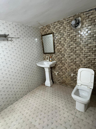 Bathroom 5, The Indra Palace, Jaunpur