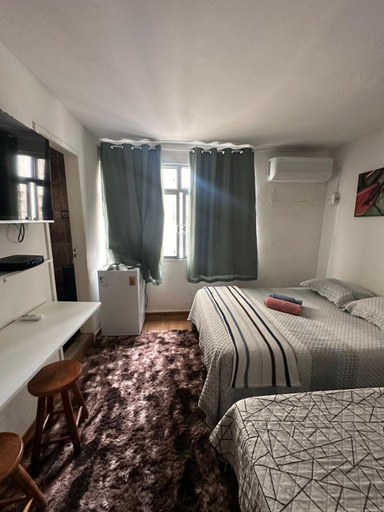 Bedroom 2, Suite e Quartos Privativos em frente a praia de Copacabana, Rio de Janeiro, Rio de Janeiro