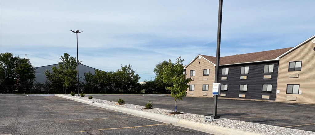 Parking lot 4, Quality Inn Neosho, Newton