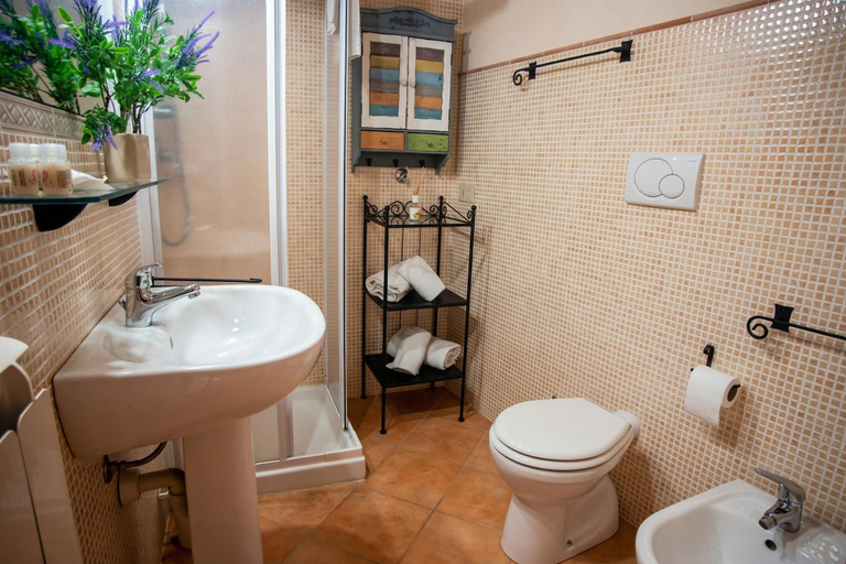 Bathroom 4, Casa di Lella Sanremo 1-bed Balcony Old Town, Imperia