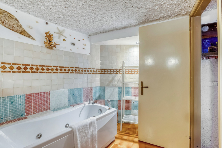 Bathroom 4, Thai House Private Parking Near Lake, Brescia