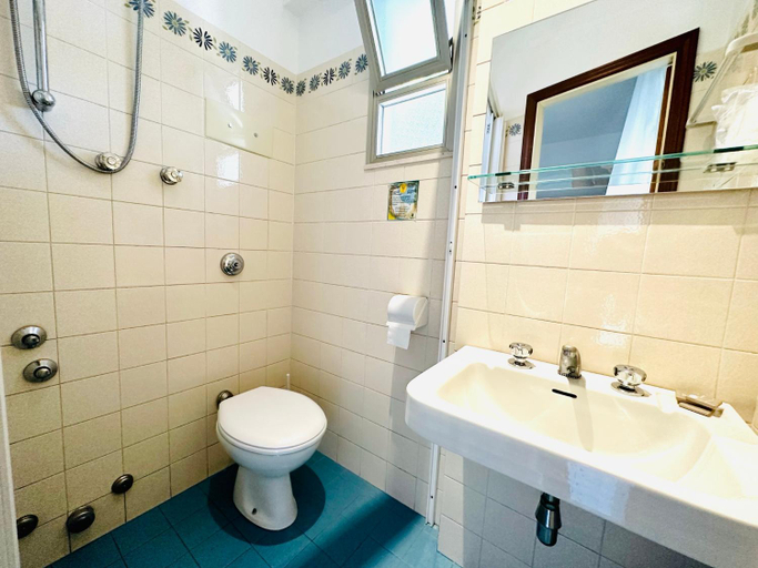 Bathroom 3, Hotel Solitude, Rimini